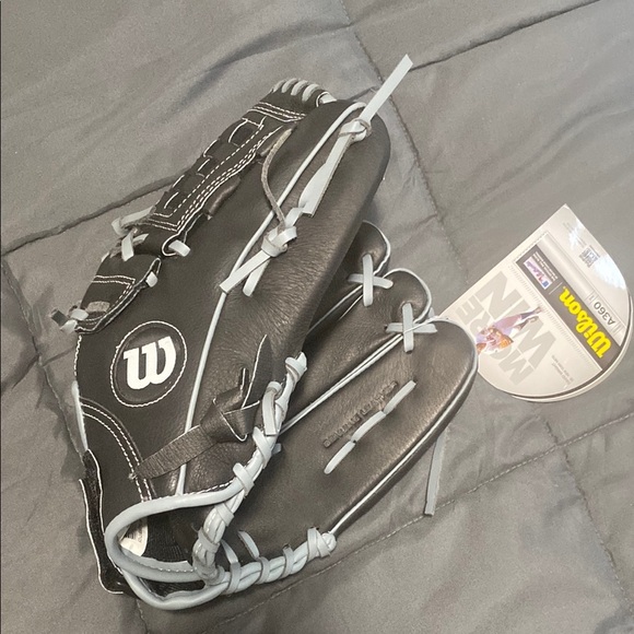 NWT Wilson A360 Youth Black Baseball Glove - Picture 2 of 7